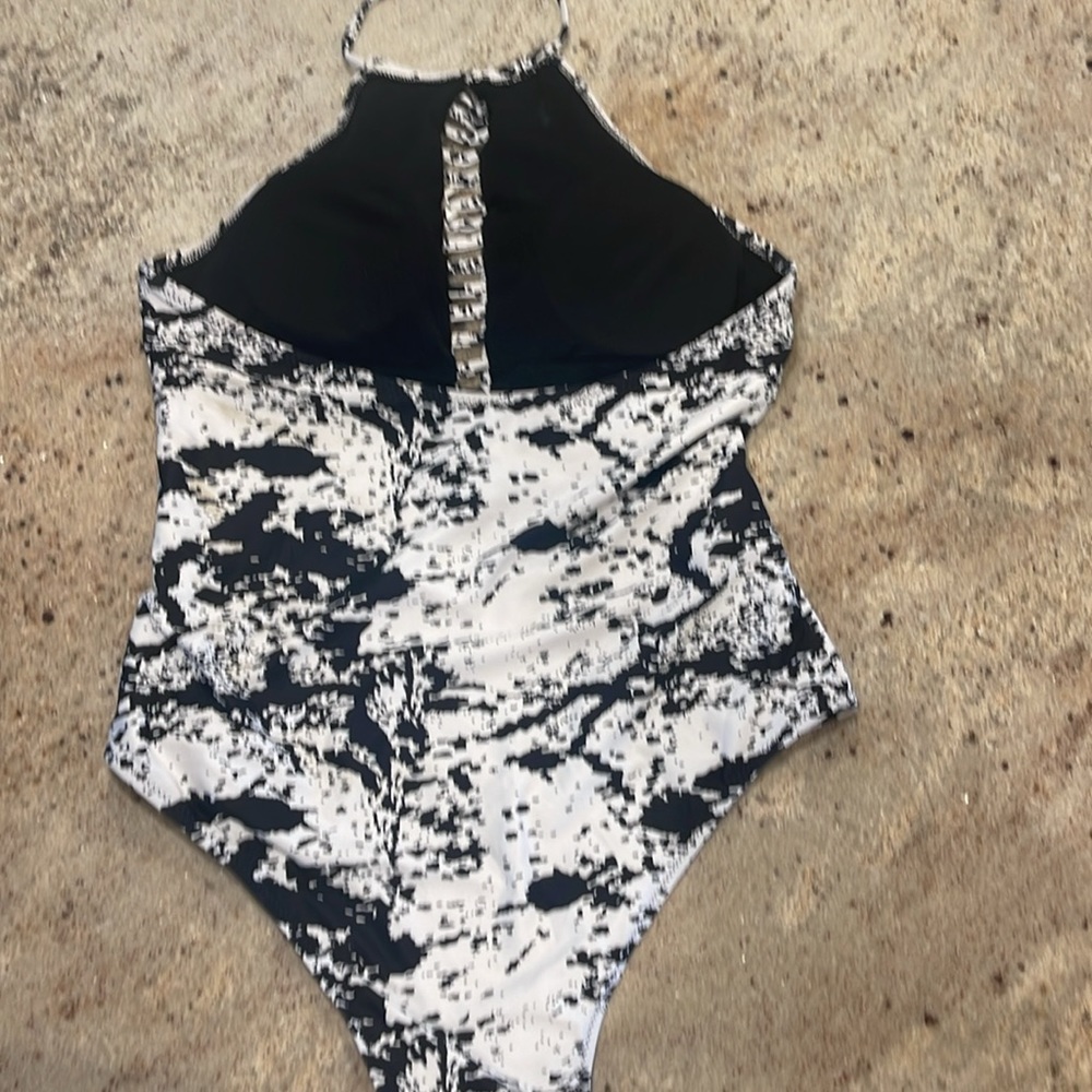 One piece bathing suit - Picture 4 of 5